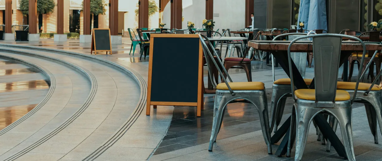 An outdoor food establishment