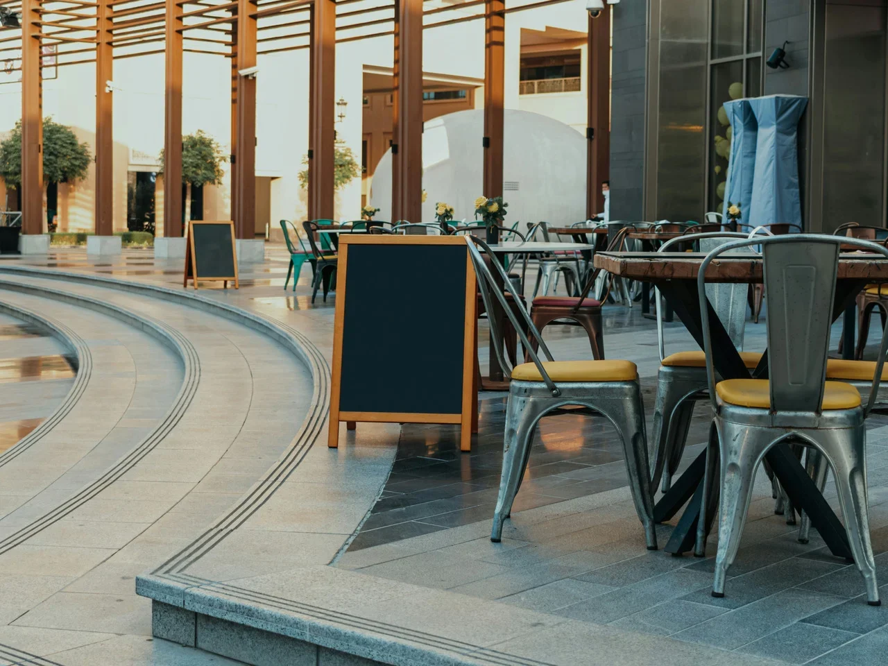 An outdoor food establishment